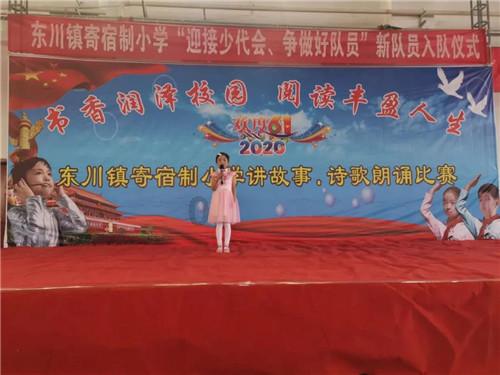 逃离昏暗下的小村